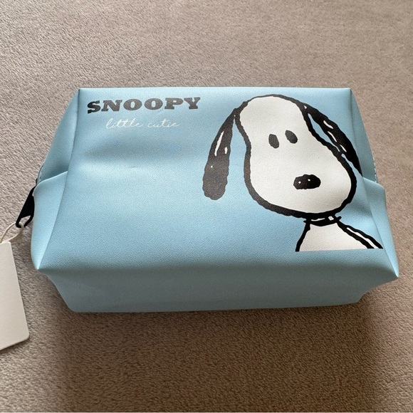 Miniso Snoopy Summer Travel Collection Cosmetic Bag - Picture 4 of 12